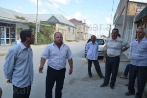 Suyu, məktəbi, yolu və adı olmayan qəsəbə