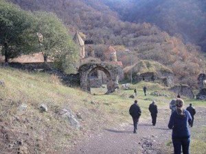Ermənilərin torpaqlarımızda kef görüntüləri yayıldı