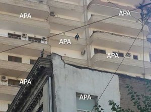 Bakıda gənc oğlan intihara cəhd edir (FOTO)