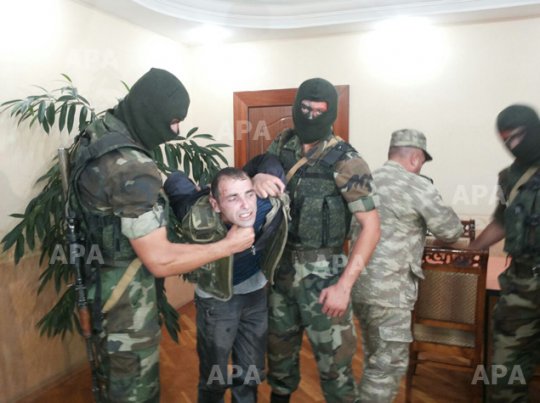 Əsir erməni Şəmkir hərbi birləşməsinə aparılıb — FOTOLAR