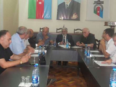 Müxalifət müdafiə sammiti keçirir