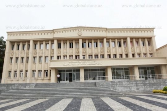 İcra başçısı şikayətə gələn vətəndaşı döyüb həbs etdirdi