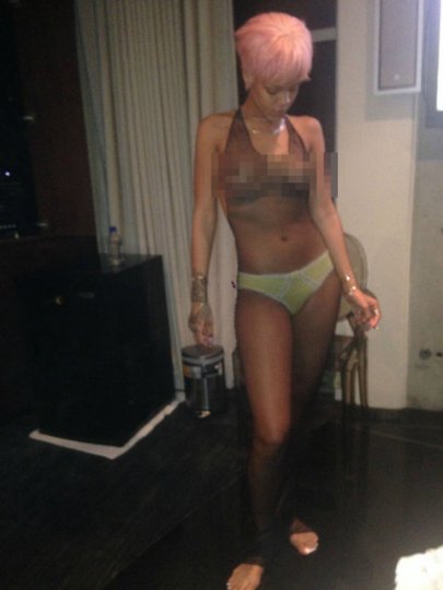 Rihannanın özündən xəbərsiz fotoları yayıldı - 18+