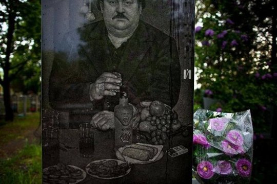 Dəbdəbəli “vor zakon” qəbirləri - FOTOLAR