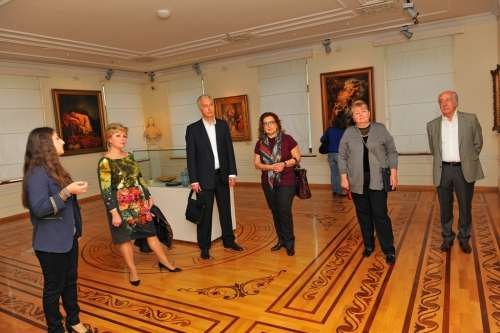 Qaqarinin qızı Bakıya gəlib Qaqarinin qızı Bakıya gəlib