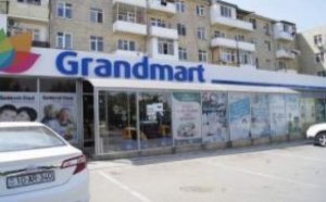 Bakıda maskalılar məşhur mağazanı qarət etdi