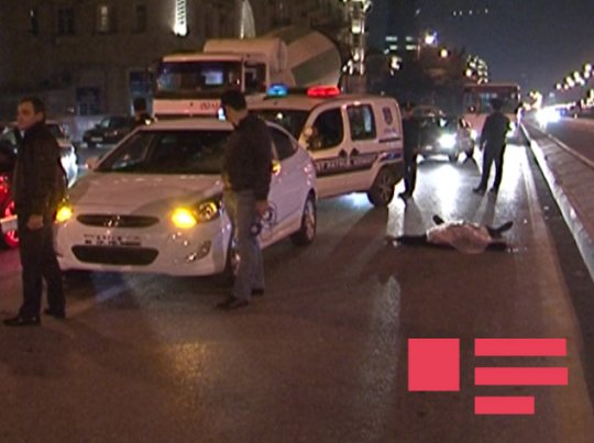 Bakıda avtomobil piyadanı vuraraq öldürüb - FOTO