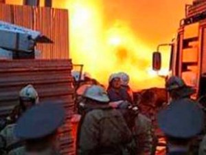 Bakıda köşk yandı, “bomj” xəsarət aldı