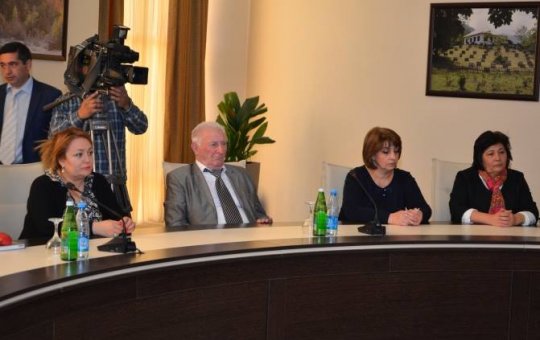 Qaradağda “Mənim üçrəngli bayrağım” mövzusunda dəyir masa keçirilib