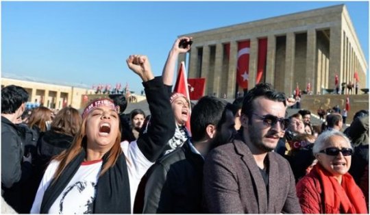 Ərdoğanı anım mərasimində söydülər - (Foto)