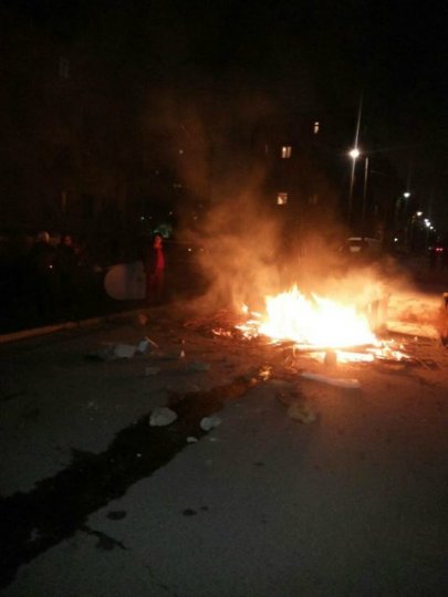 Xətaidə gecə "üsyan"ı, camaat yolu bağladı, alov qaladı - FOTOLAR