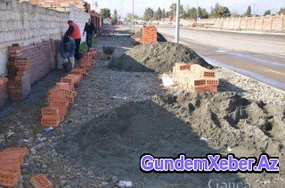 İcra başçısı Gəncədə əsgərlərə tamet döşətdirir - VİDEO