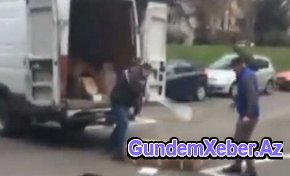 Müştəri hirsini kuryerdən çıxdı - Video