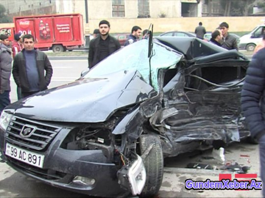 Bakıda zəncirvari qəza: 1 ölü, 4 yaralı - Foto