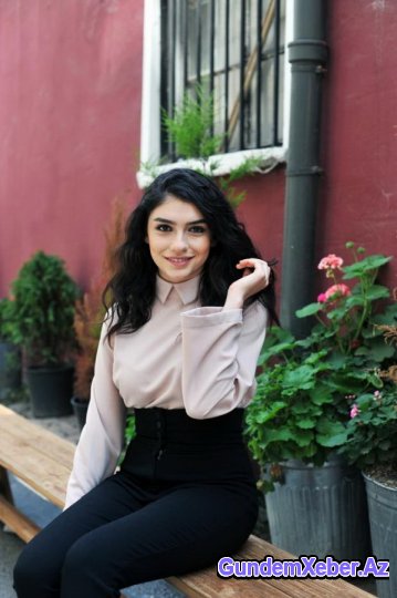 Bir reklamdan 250 min alan 22 yaşlı cazibədar türk - FOTOLAR
