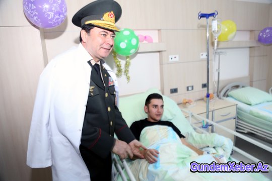 Müdafiə naziri və nazirliyin rəhbər heyəti Silahlı Qüvvələrin Baş Klinik Hospitalında olublar