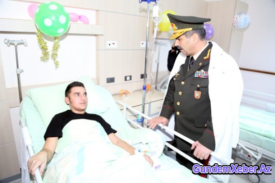 Müdafiə naziri və nazirliyin rəhbər heyəti Silahlı Qüvvələrin Baş Klinik Hospitalında olublar