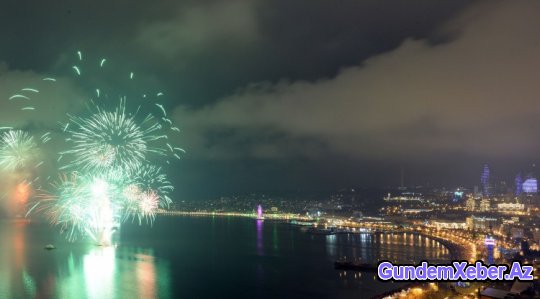 Bakı 2015-ci ili möhtəşəm atəşfəşanlıqla qarşıladı - FOTOSESSİYA