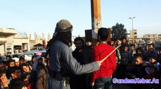 İŞİD bu dəfə hamının gözü qarşısında kəsdi (FOTO)