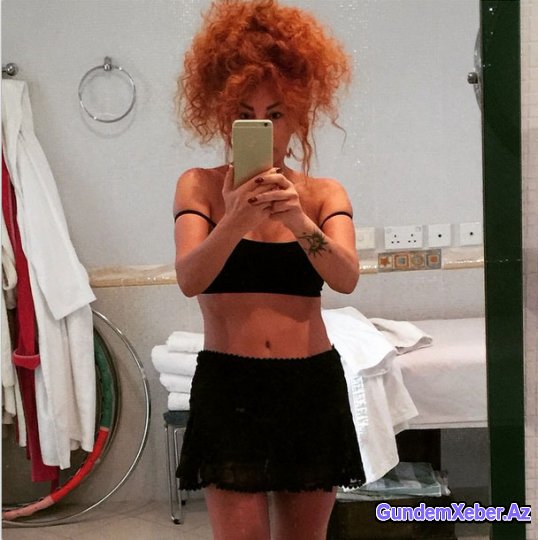 Xalq artistindən yarıçılpaq selfi (FOTO)