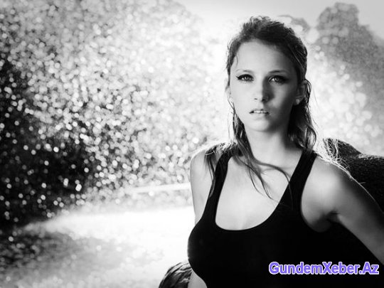 21 yaşlı danimarkalı deputat – açıq-saçıq fotosessiyalar həvəskarı – FOTO (18)
