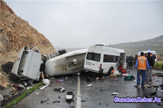  Türkiyədə ağır qəza: 13 ölü, 9 yaralı (FOTOLAR)