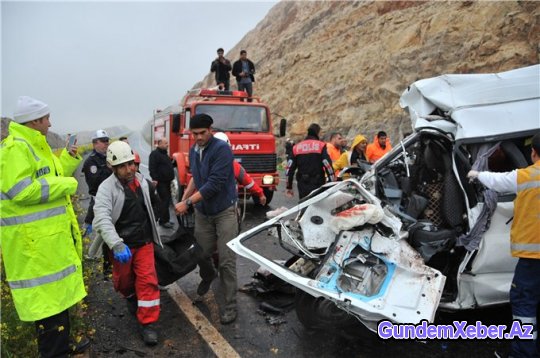  Türkiyədə ağır qəza: 13 ölü, 9 yaralı (FOTOLAR)