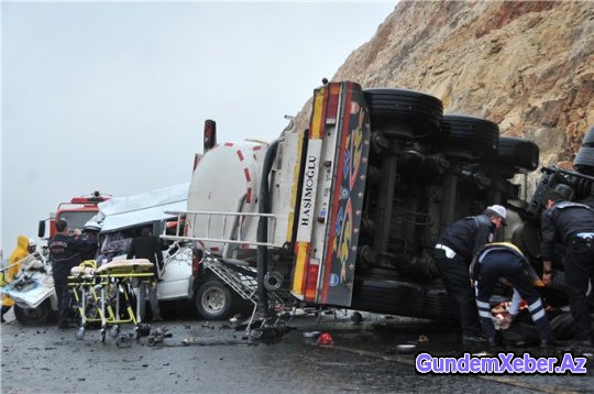  Türkiyədə ağır qəza: 13 ölü, 9 yaralı (FOTOLAR)