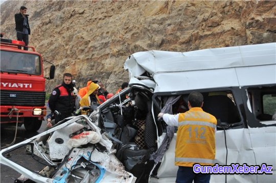  Türkiyədə ağır qəza: 13 ölü, 9 yaralı (FOTOLAR)