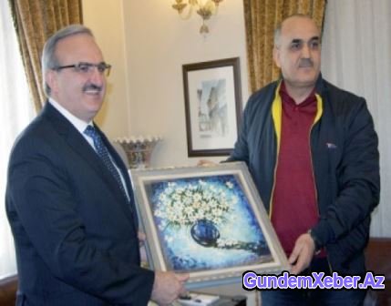 Azərbaycanlı nazir xanımı ilə gəzintidə - FOTOLAR