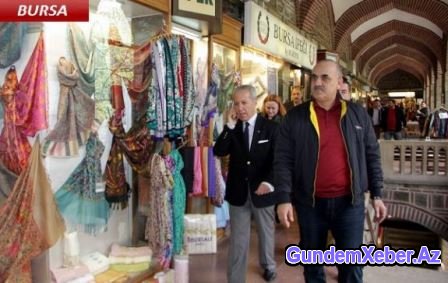 Azərbaycanlı nazir xanımı ilə gəzintidə - FOTOLAR