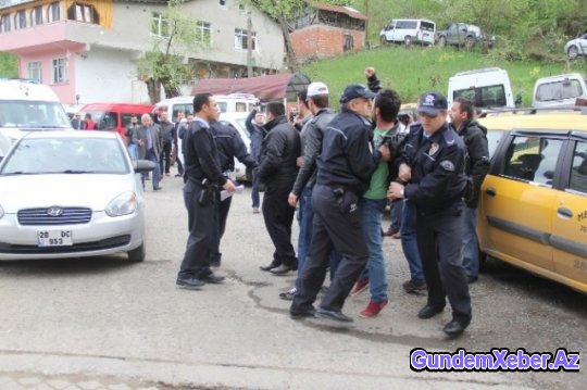 Həmkəndliləri terrorçunu qəbul etmədi - Evini daşa basdılar (Foto)