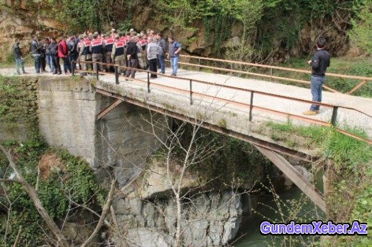 Həmkəndliləri terrorçunu qəbul etmədi - Evini daşa basdılar (Foto)
