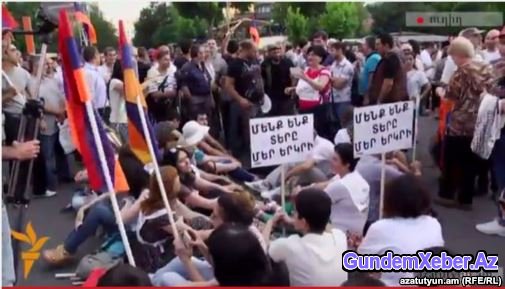 Ermənistanda mitinq belə dağıdıldı - VIDEO