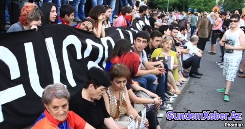 Ermənistanda mitinq belə dağıdıldı - VIDEO