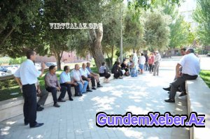 Zığ sakinləri Nazirlər Kabinetinin binası qarşısında aksiya keçirir