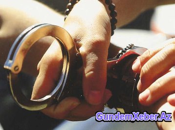 Vergilər Nazirliyinin işçisi məhkəmə zalında qandallandı