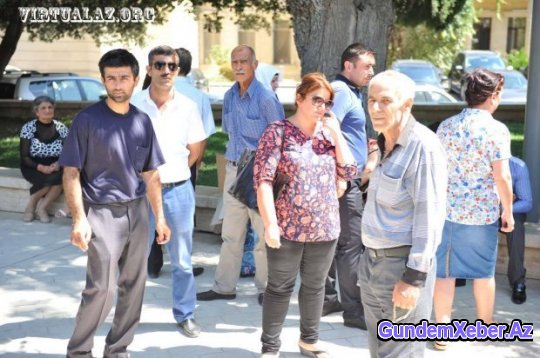 Zığ sakinləri Nazirlər Kabinetinin binası qarşısında aksiya keçirir