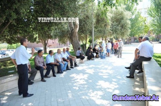 Zığ sakinləri Nazirlər Kabinetinin binası qarşısında aksiya keçirir