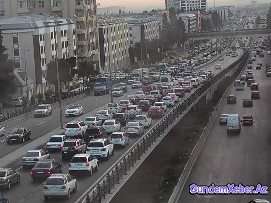 Bakının mərkəzində qəza: böyük tıxac yarandı - FOTO