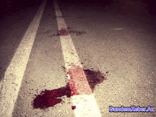 Avtomobil yolu keçmək istəyən qadını vurdu