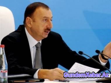 İlham Əliyevdən "rəngli inqilab" hədəsinə "məxməri inqilab" gedişi - Prezident harınlamış məmurlara qarşı sərt ritorikadan radikal islahatlara keçdi (Bizim şərh)