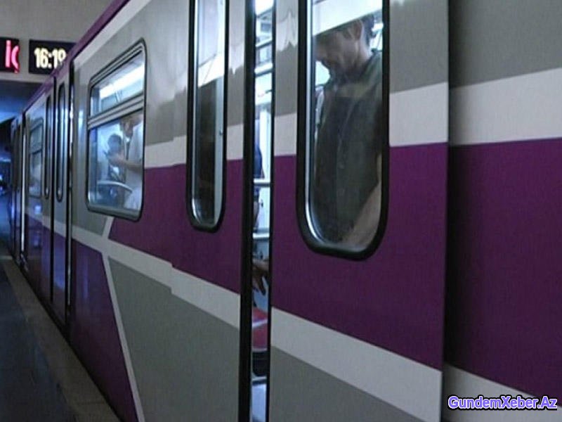 Bakı metrosunda olay: sərnişin polis əməkdaşını yaraladı
