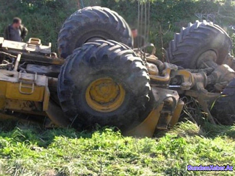 Kürdəmirdə traktor aşdı, yaralılar var