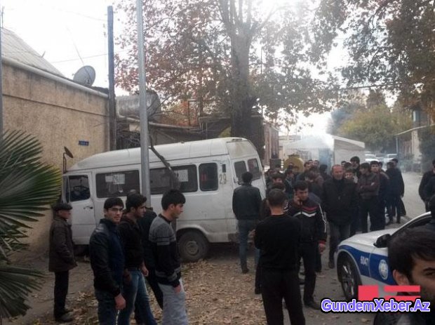 Sərnişin avtobusu divara çırpıldı: xəsarət alanlar var