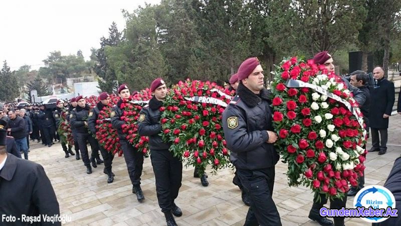 Ramil Usubov polislərin dəfn mərasimində - FOTOLAR + VİDEO