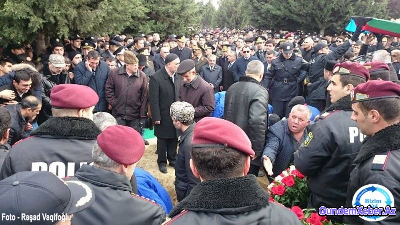 Ramil Usubov polislərin dəfn mərasimində - FOTOLAR + VİDEO