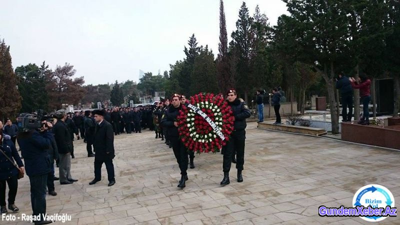 Ramil Usubov polislərin dəfn mərasimində - FOTOLAR + VİDEO