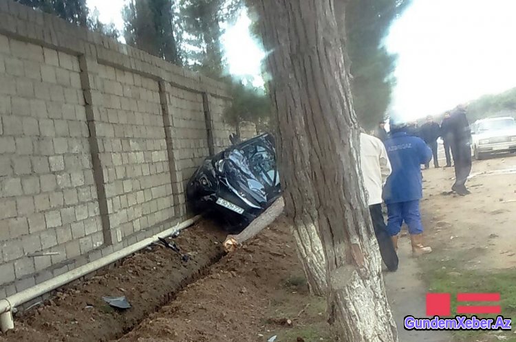 Bakıda avtomobil hasara çırpılıb