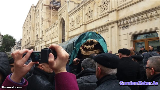Elton Quliyev torpağa tapşırldı - fotolar
